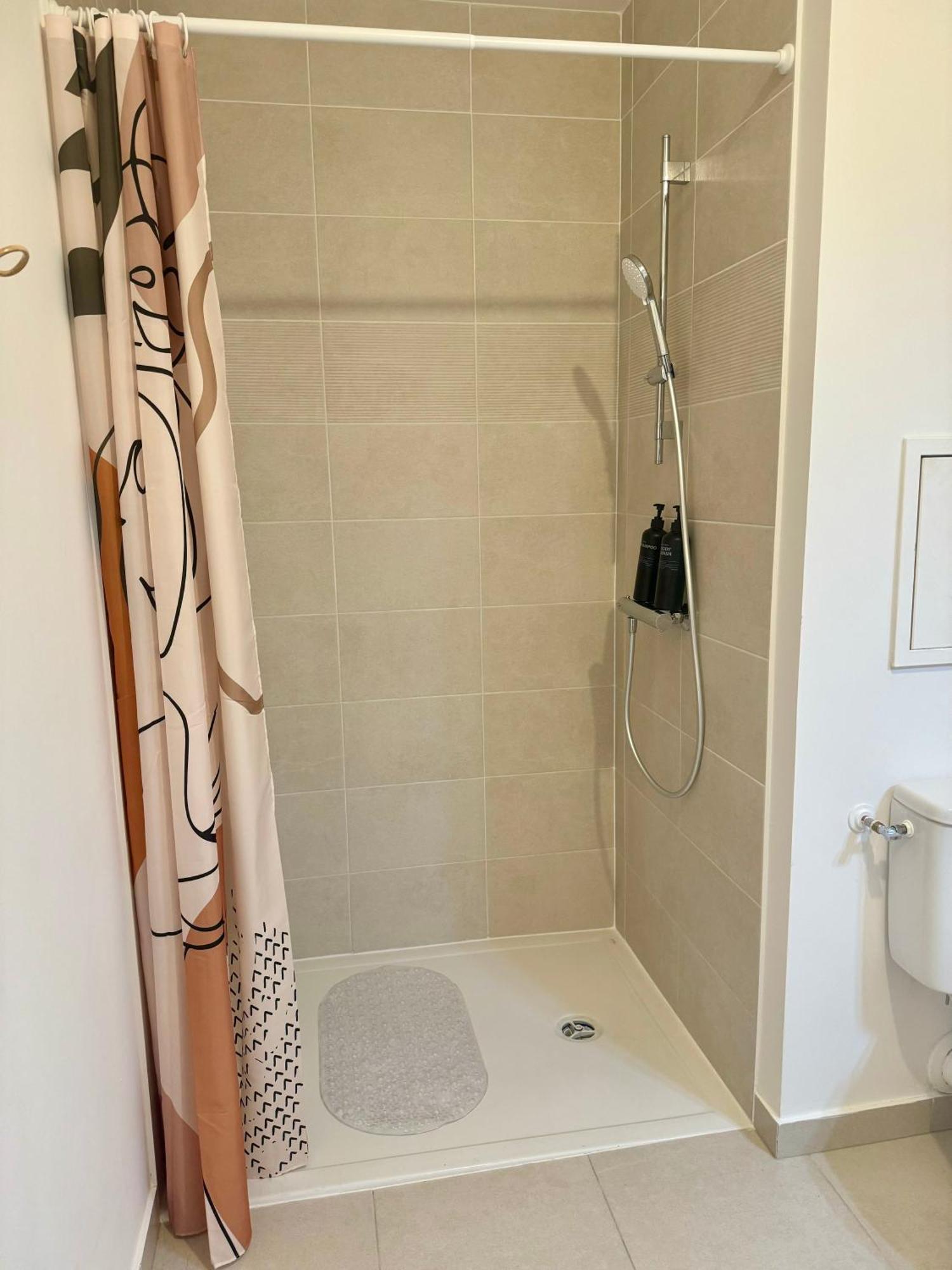 Studio Moderne Et Tout Equipe, Proche Du Rer, Paris & Aeroport D'Orly En 20 Min, Lit Bebe Sur Demande Витри-сюр-Сен Экстерьер фото